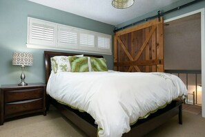 4 bedrooms, iron/ironing board, WiFi, bed sheets - Modern Hacienda with Interior Balconies 🏡📍🛏 🏊‍♂️ (San Antonio)