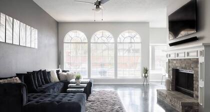 Heated Pool, Spa, and Pet-Friendly Relaxing Retreat Near SeaWorld!