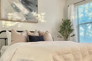 4 habitaciones, tabla de planchar con plancha, cuna de viaje y wifi 