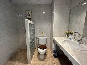 Deluxe Double Room | Bathroom - Kata Place Hotel (Karon)