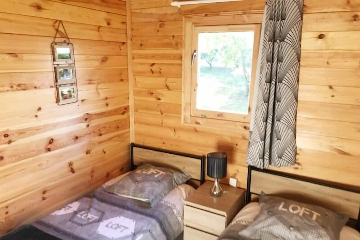 Romantic Chalet | 2 bedrooms, iron/ironing board, free WiFi, bed sheets