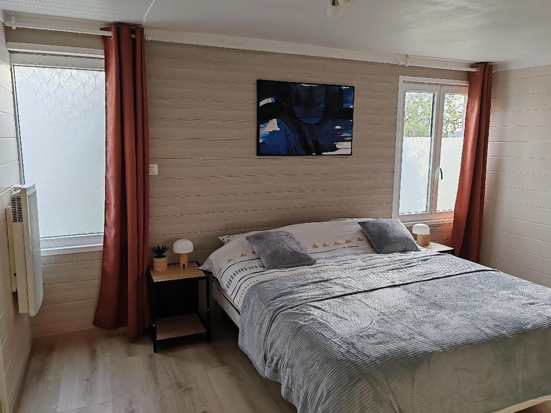 Iron/ironing board, free WiFi, bed sheets