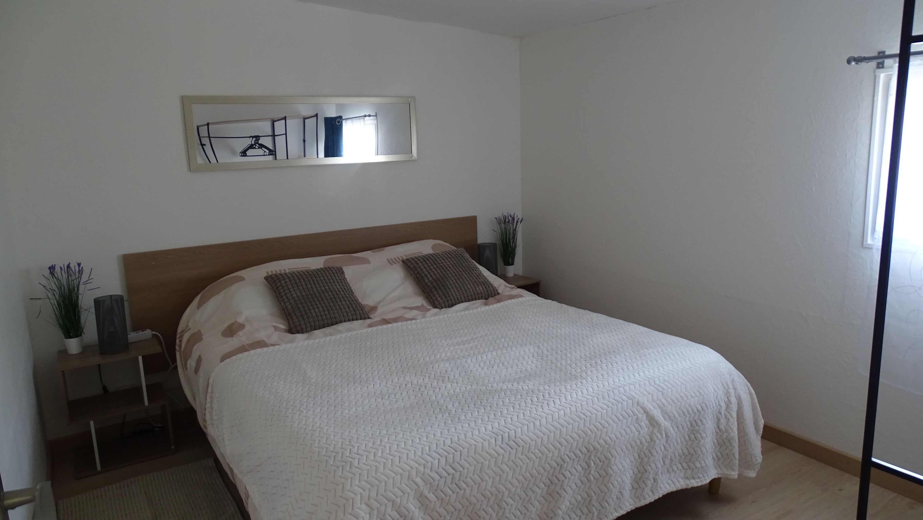 Iron/ironing board, free WiFi, bed sheets