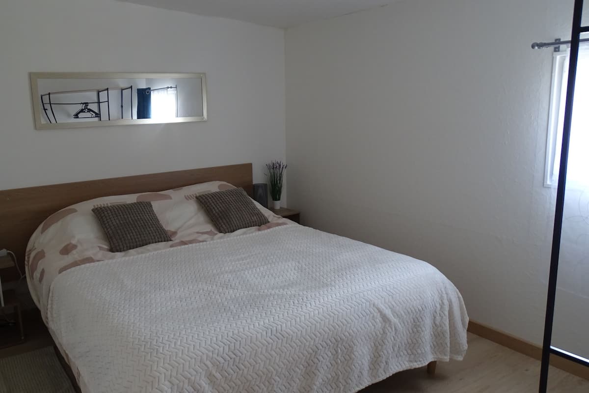 Family Double Room | Iron/ironing board, free WiFi, bed sheets
