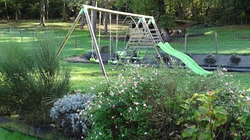 AuĂen-Kinderspielplatz