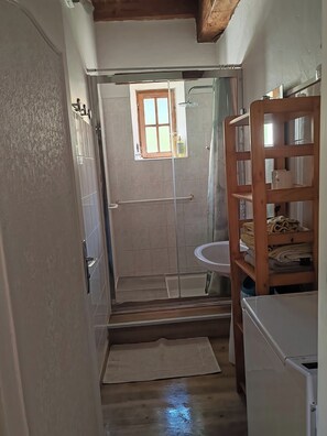 Signature House | Bathroom
