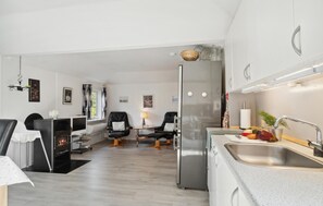 Frigorífico, horno, placa de cocina y lavavajillas