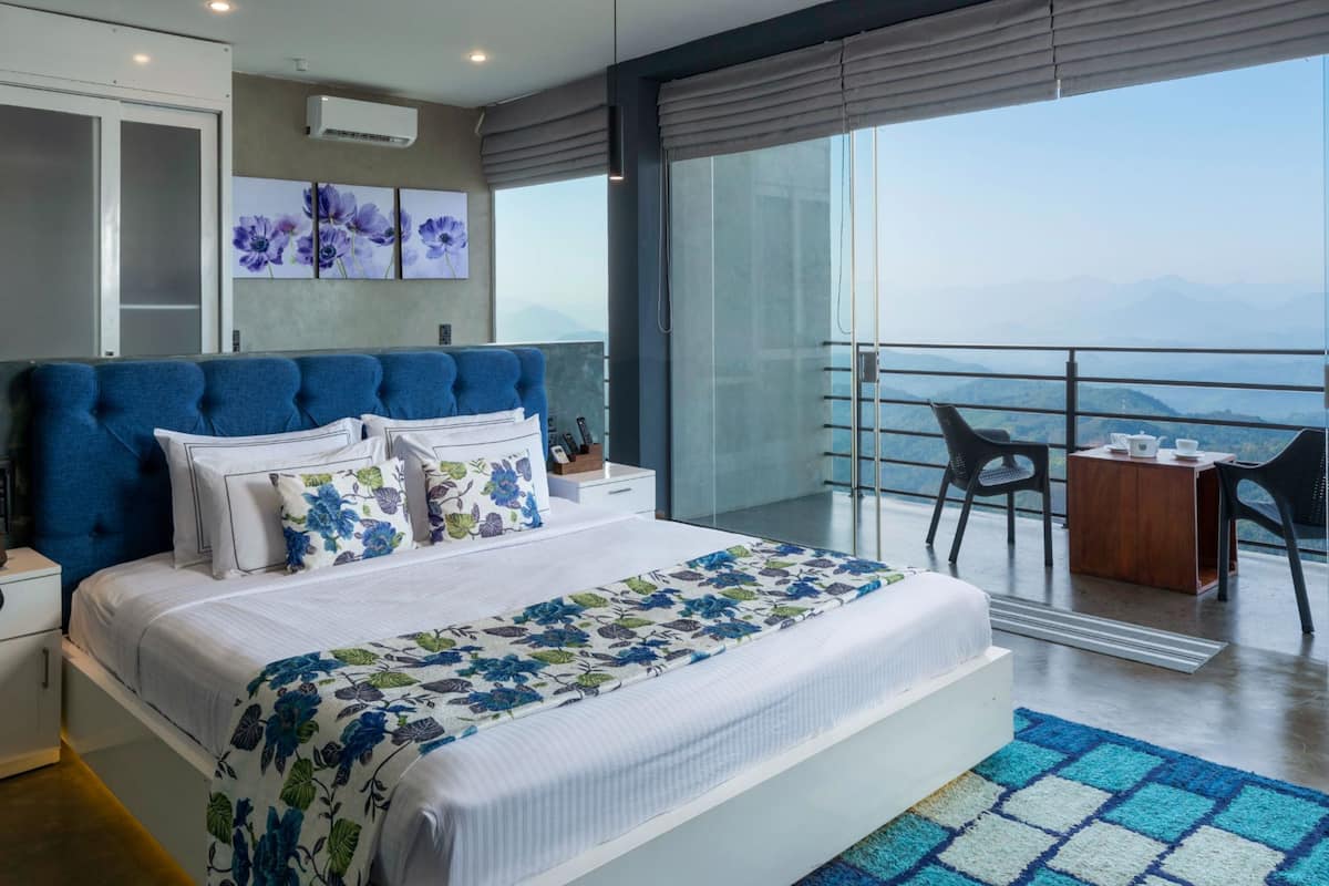 Deluxe Double Room | Individually decorated, individually furnished, desk, blackout drapes