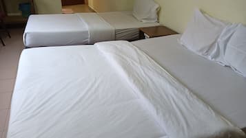 1 bedroom, desk, bed sheets