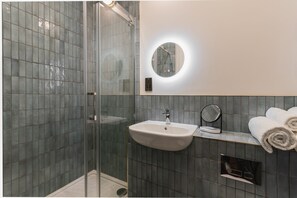 City Studio | Bathroom | Towels - YourApartment  Cotham Arms (Bristol)