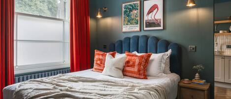 City Studio | Desk, free WiFi