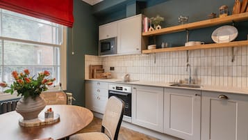 City Studio | Private kitchen | Full-size fridge, microwave, stovetop, dishwasher