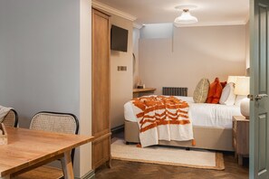 1 bedroom, desk, free WiFi