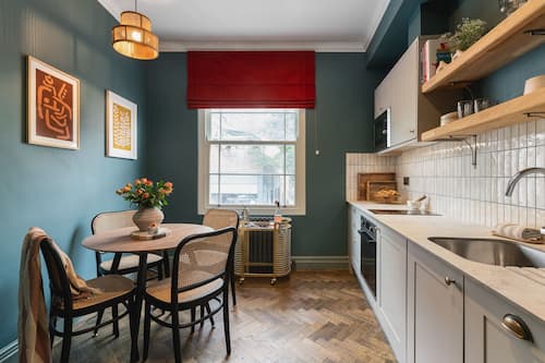 City Studio | Private kitchen | Full-sized fridge, microwave, stovetop, dishwasher