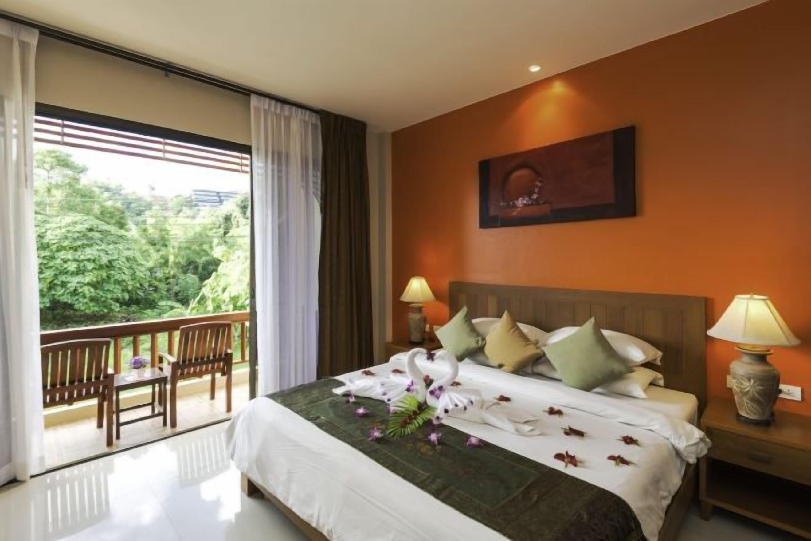 In-room safe, blackout drapes, WiFi (free)