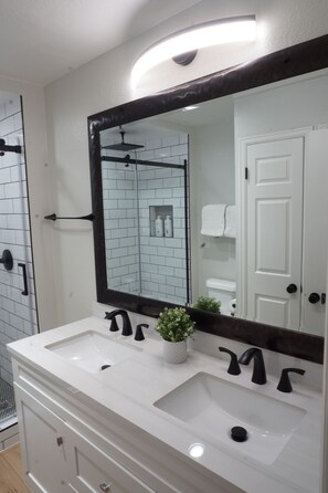 Shower, hair dryer, towels, soap - GREAT Value! Classy Comfortable King Bed Studio, Sleeps 4! (Granby)