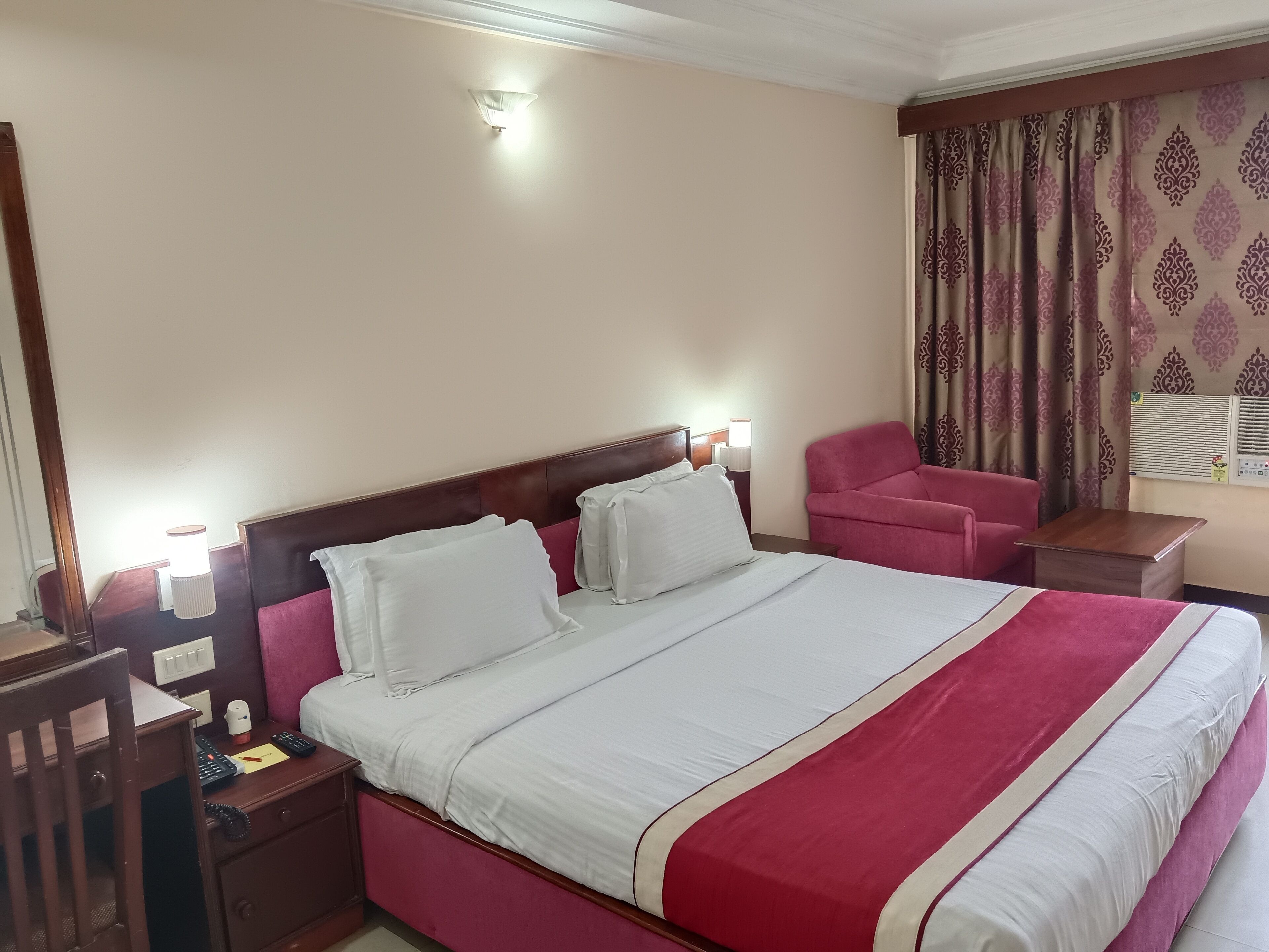 Deluxe Room | Laptop workspace, soundproofing, iron/ironing board (on request)