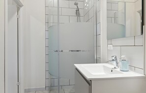 Shower - 3 bedroom gorgeous home in Løgstør (Løgstør)