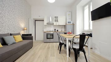 Espresso maker, full-sized fridge, microwave, oven
