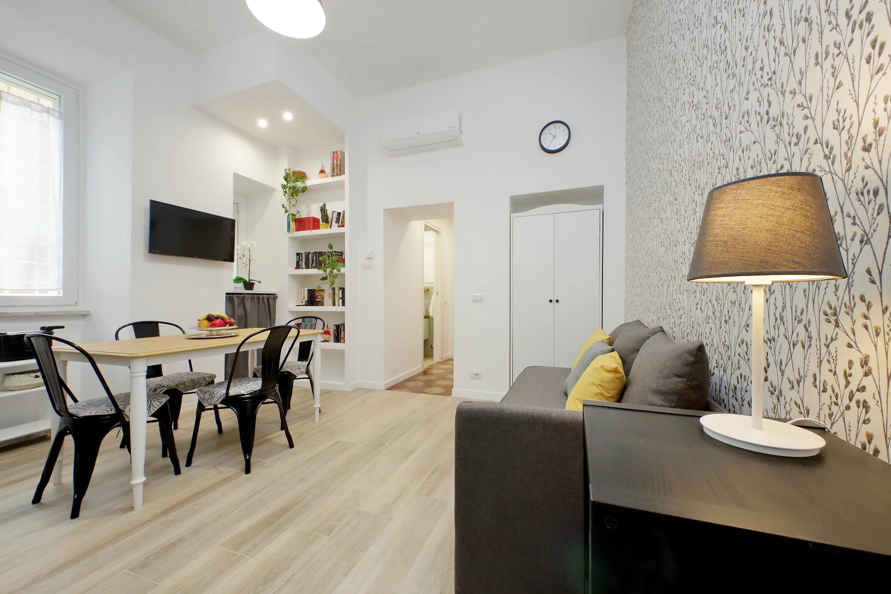 Basic Apartment | Living area