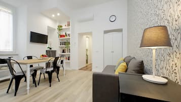 Basic Apartment | Living area