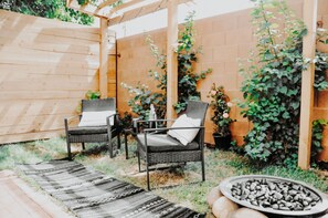 Deluxe studio, 1 kingsize bed | Terras