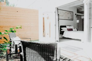 Deluxe Studio, 1 King Bed | Terrace/patio