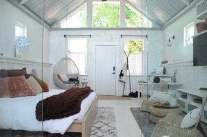 Deluxe studio, 1 kingsize bed | Individueel gedecoreerd, individueel gemeubileerd, een bureau