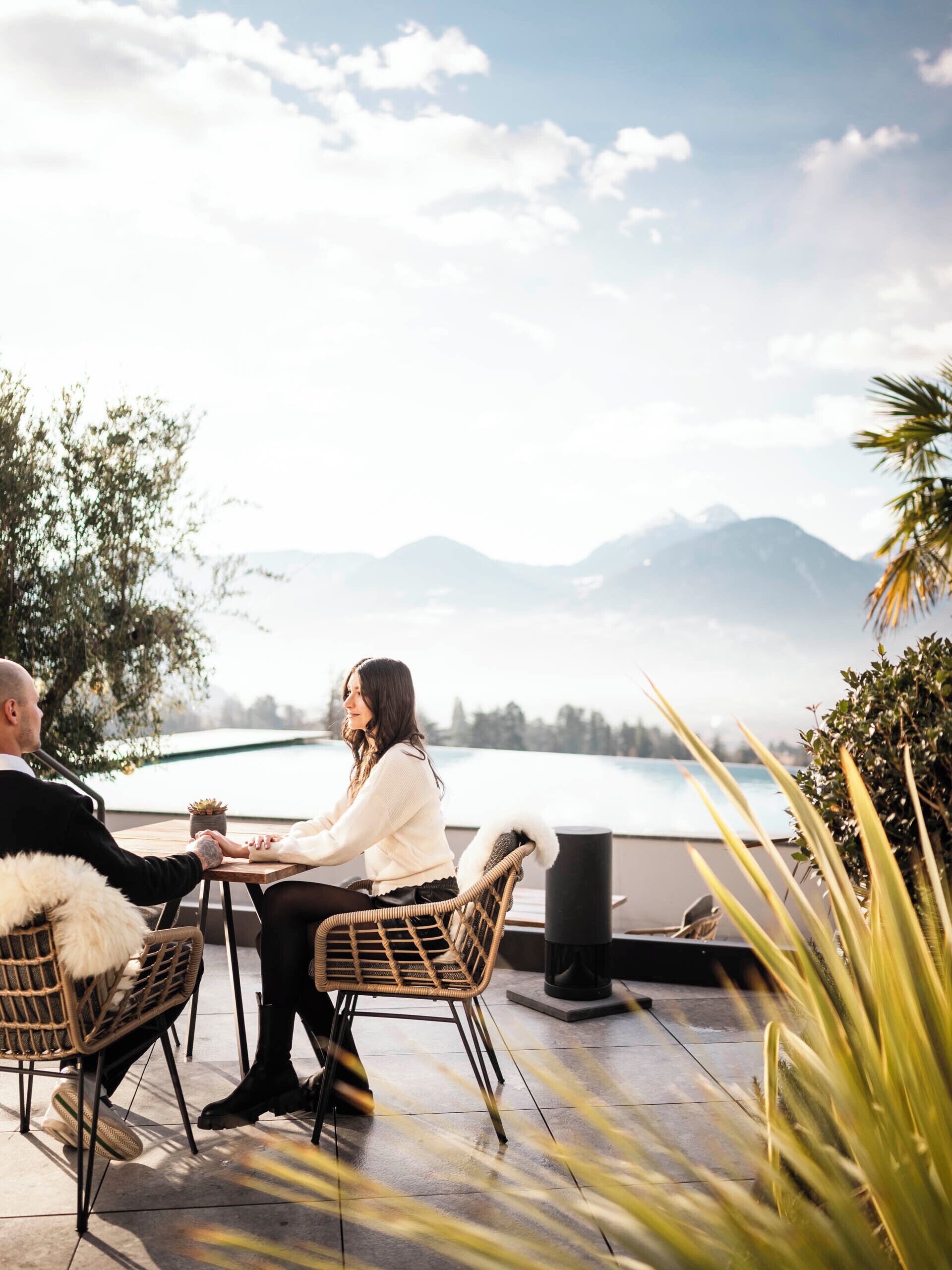 2 restauranter, der serverer morgenmad, frokost og aftensmad