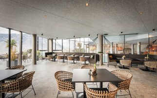 2 restaurantes; se sirve desayuno, almuerzo y cena