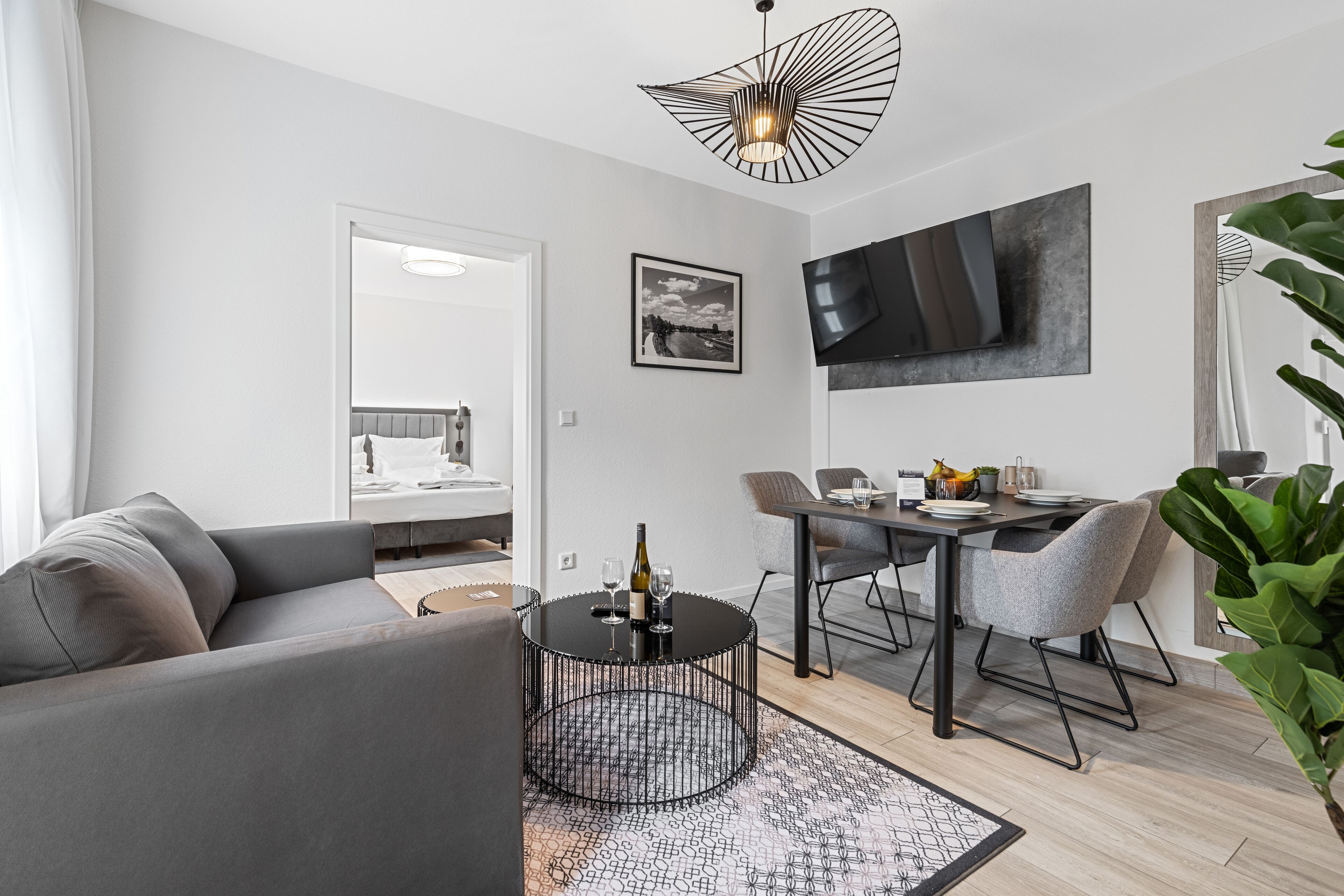 Standard-Apartment | Wohnbereich | 50-Zoll-Smart-TV mit Digitalempfang