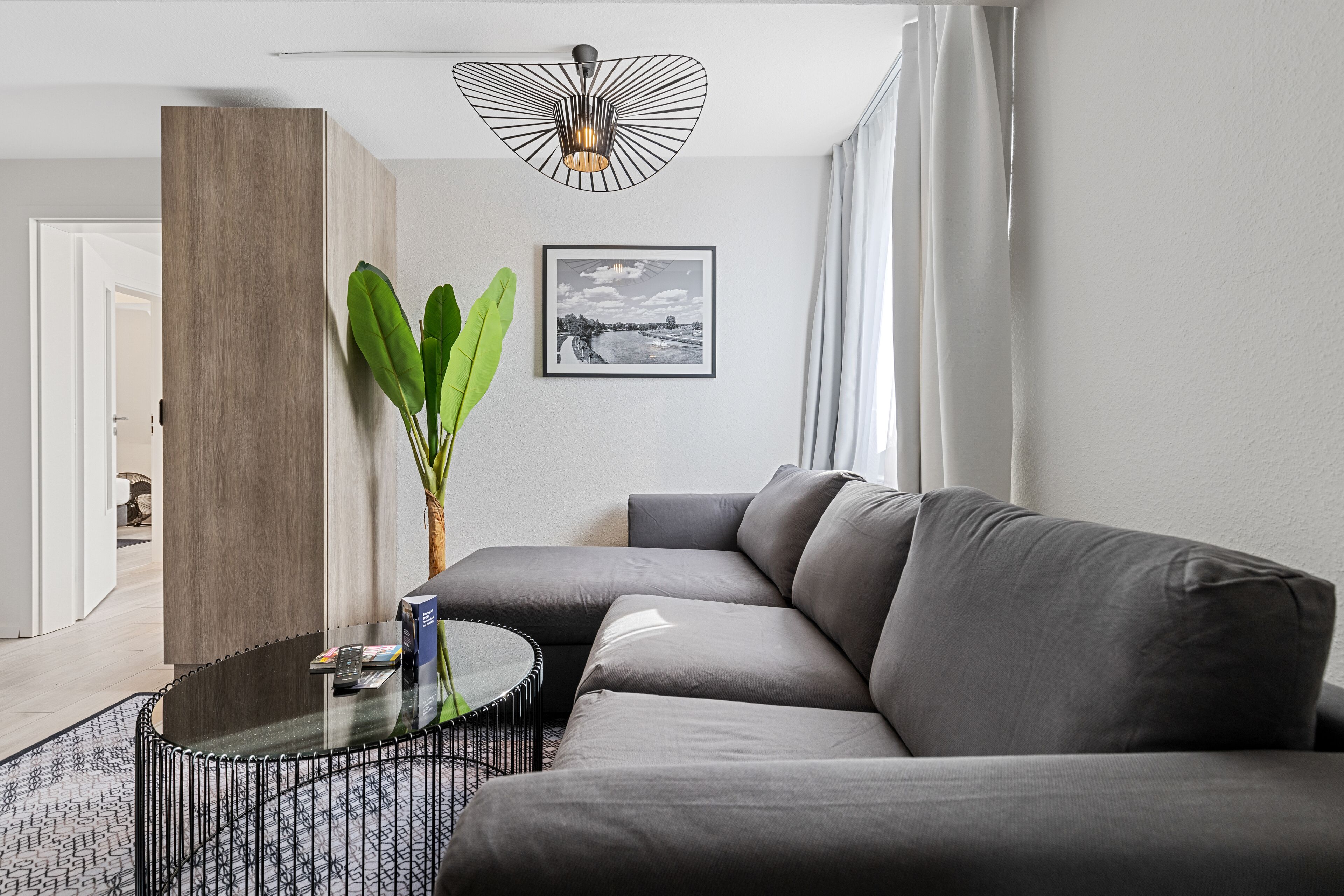 Apartamento Confort | Zona de estar | Smart TV de 50 pulgadas con canales digitales