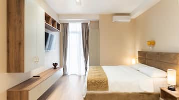 Deluxe Double Room, 1 Queen Bed, Balcony | Desk, soundproofing, free WiFi, bed sheets