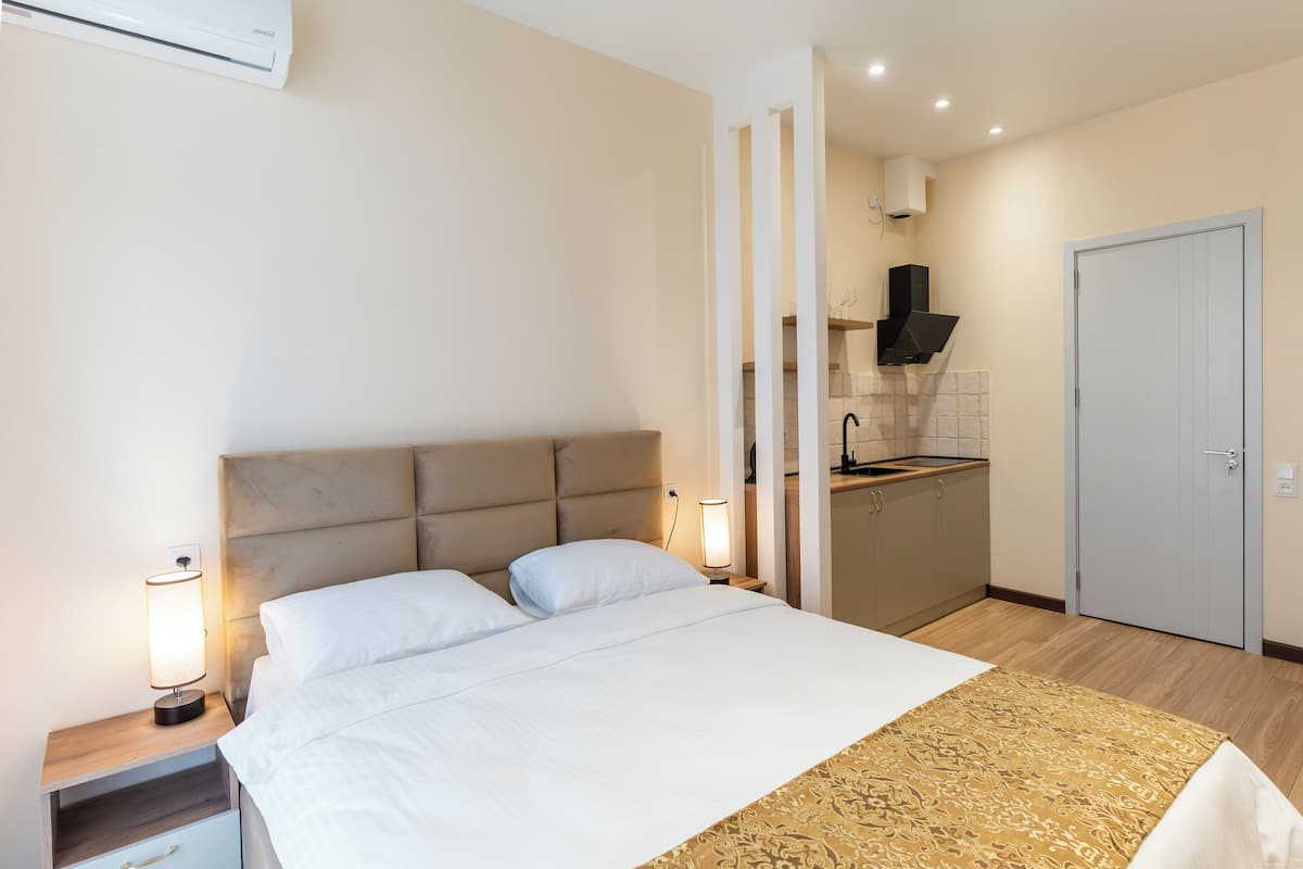 Basic Double Room, 1 Queen Bed, Balcony