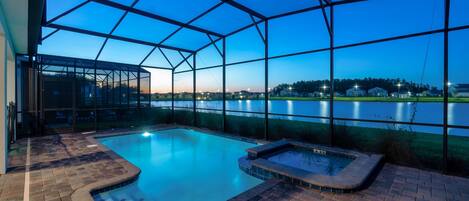 Perhehuvila | Yksityinen uima-allas