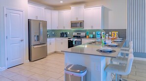 ファミリー ヴィラ | 専用キッチン | ハイチェア