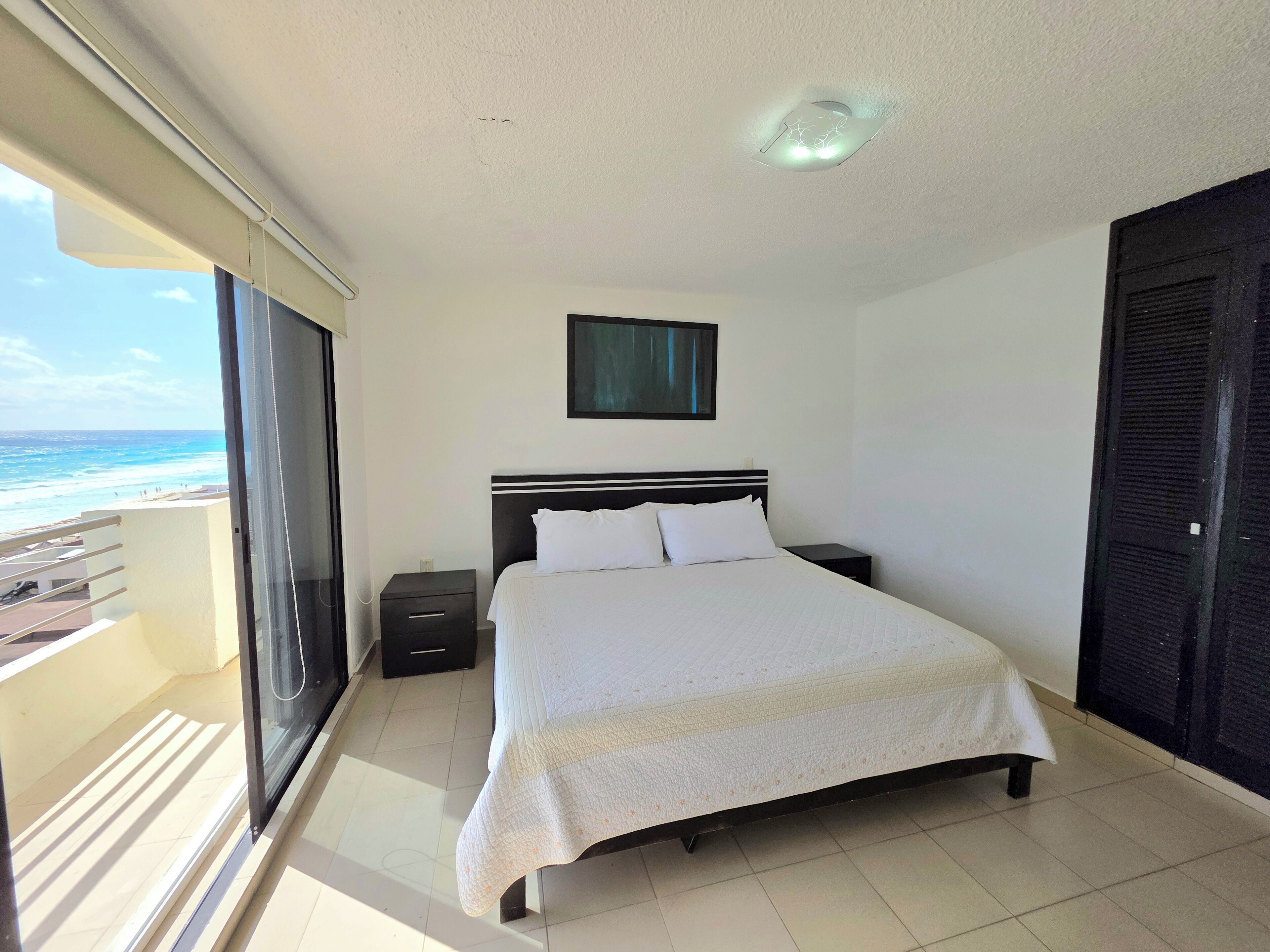 Family Apartment | 2 bedrooms, in-room safe, desk, blackout curtains