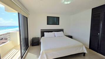 Family Apartment | 2 bedrooms, in-room safe, desk, blackout curtains