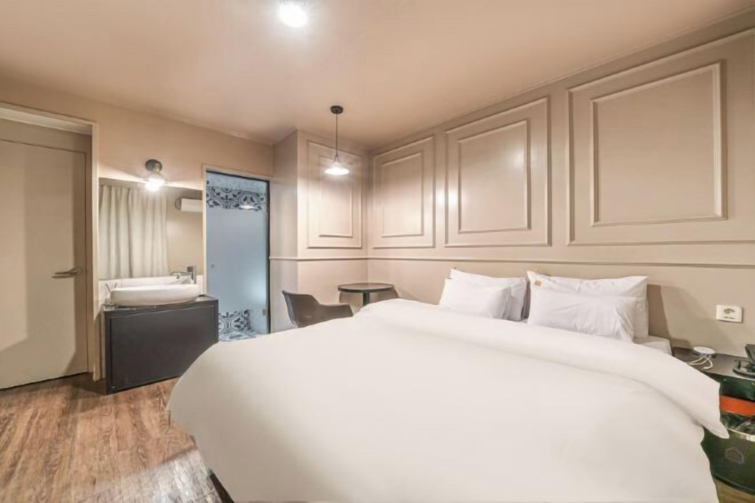 Individually decorated, individually furnished, free WiFi, bed sheets