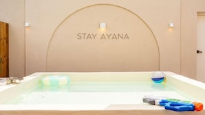 A bathtub with a towel, a toy, and a ball. - HOTEL STAY AYANA DAEJEON (Daejeon)