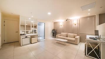 Suite Twin Room | Individually decorated, individually furnished, free WiFi, bed sheets