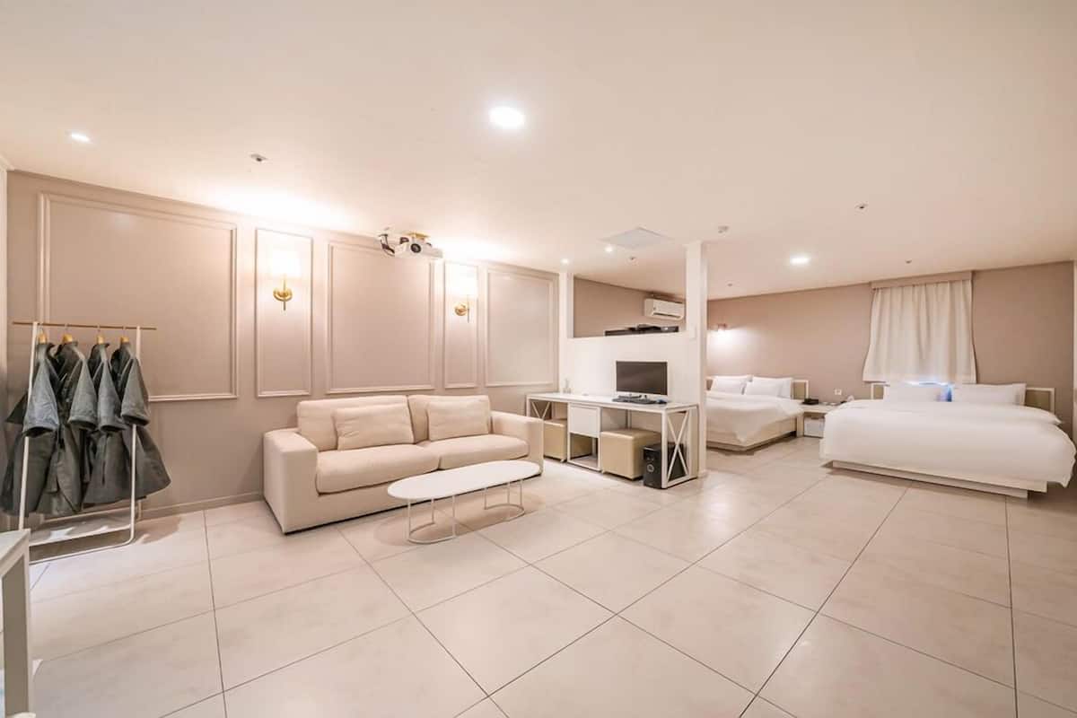Chambre avec lits jumeaux (Suite) | Décoration personnalisée, ameublement personnalisé, Wi-Fi gratuit