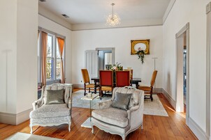 Luxury House, 2 Bedrooms, Bathtub, Garden Area | Living area