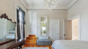 Luxury House, 2 Bedrooms, Bathtub, Garden Area | 2 bedrooms, laptop workspace, iron/ironing board, free WiFi