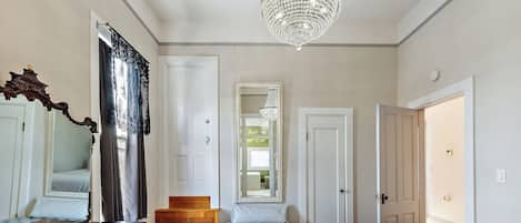 Luxury House, 2 Bedrooms, Bathtub, Garden Area