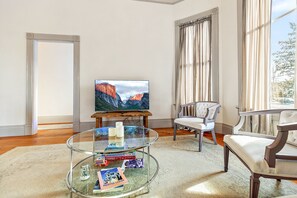 奢华独立别墅, 2 间卧室, 浴缸, 花园 | 起居区