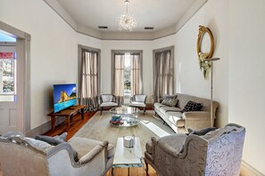 Maison Luxe, 2 chambres, baignoire, côté jardin | Coin séjour