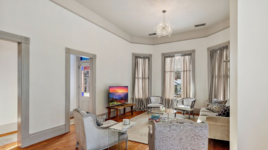 Barclay Klum House by WanderLodges