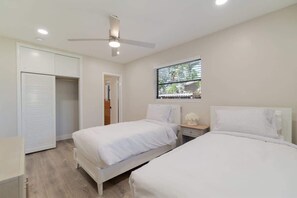 4 habitaciones, tabla de planchar con plancha, cuna de viaje y wifi