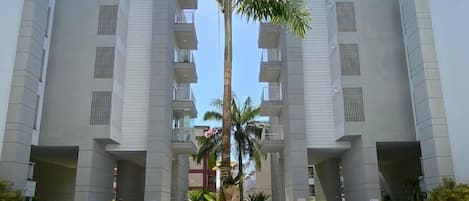 Indoor pool, 2 outdoor pools